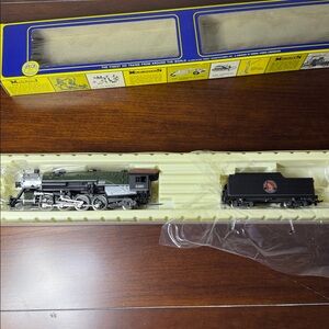 AHM Great Northern Railway 2-8-2 Heavy Mikado HO Scale 5089-09 Steam Locomotive